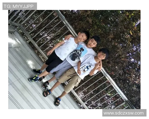 当足球明星与粉丝亲密接触时的感人瞬间与难忘回忆